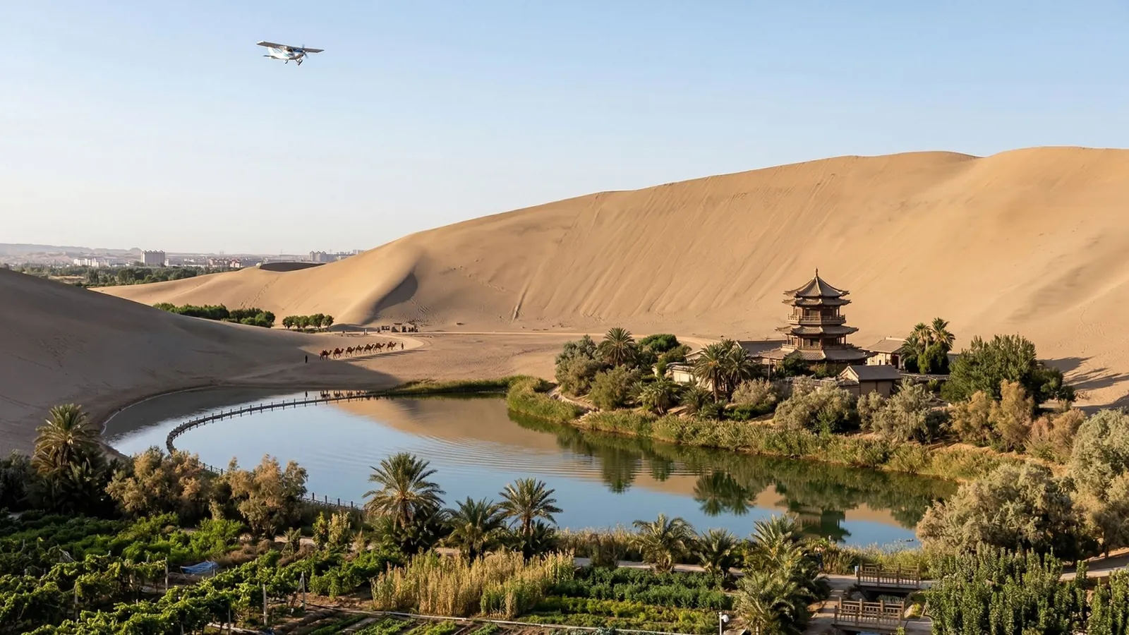 Le dune del deserto attorno all'oasi di Dunhuang