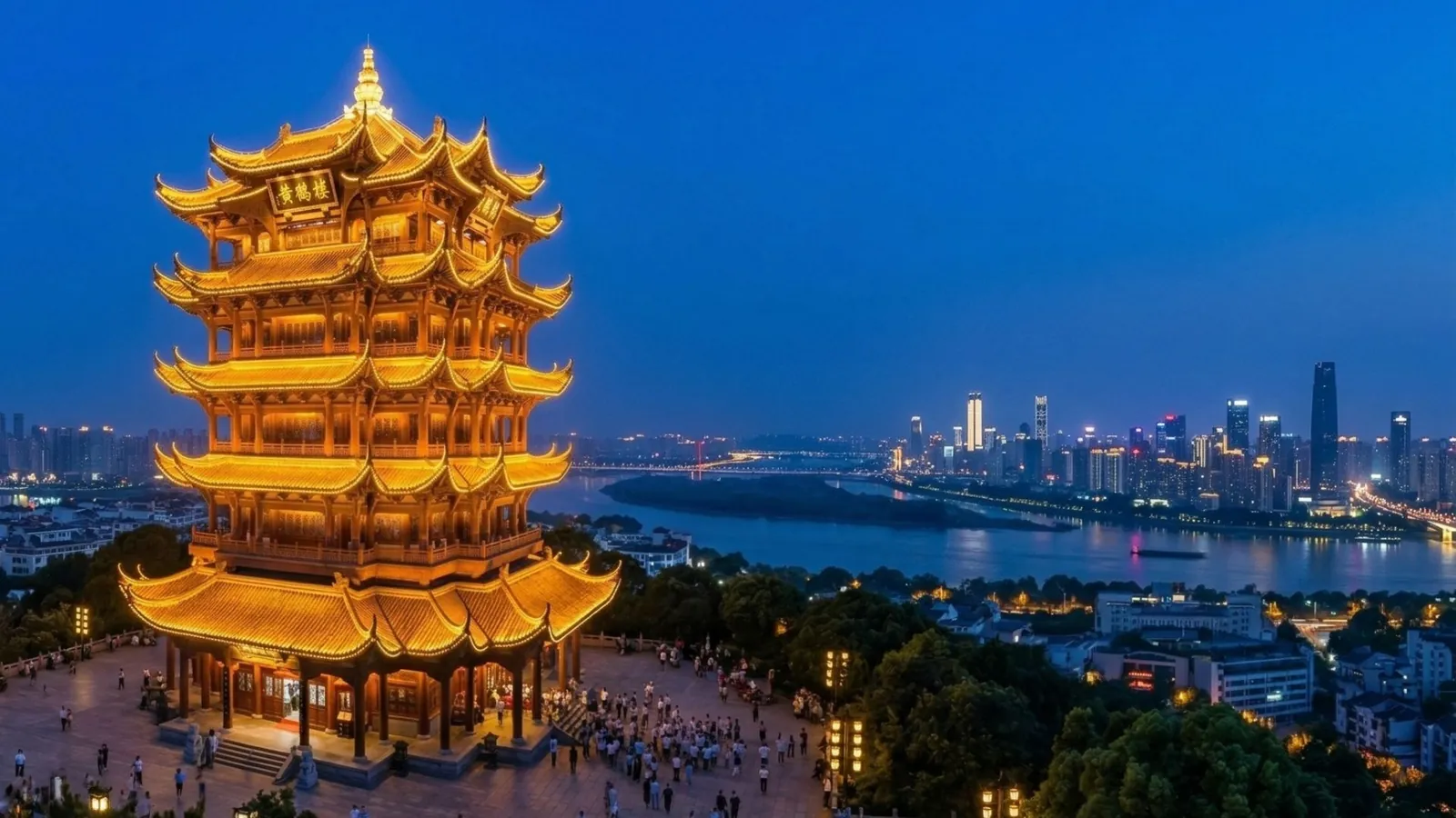La Torre della Gru Gialla a Wuhan, sulle rive dello Yangtze