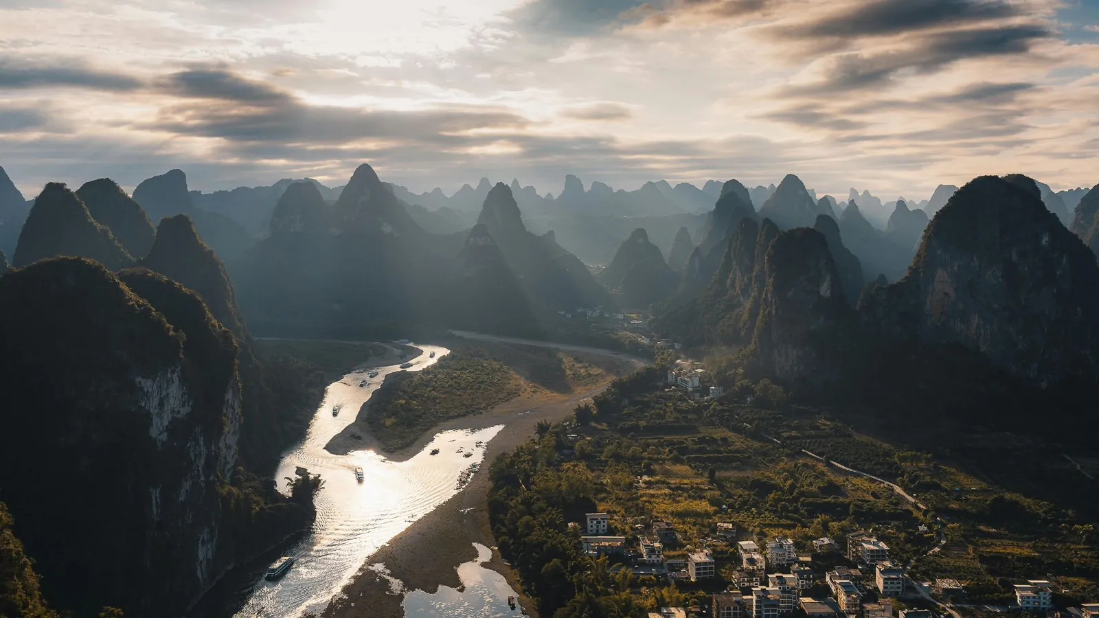 Crociera sul Fiume Li tra i picchi carsici di Guilin