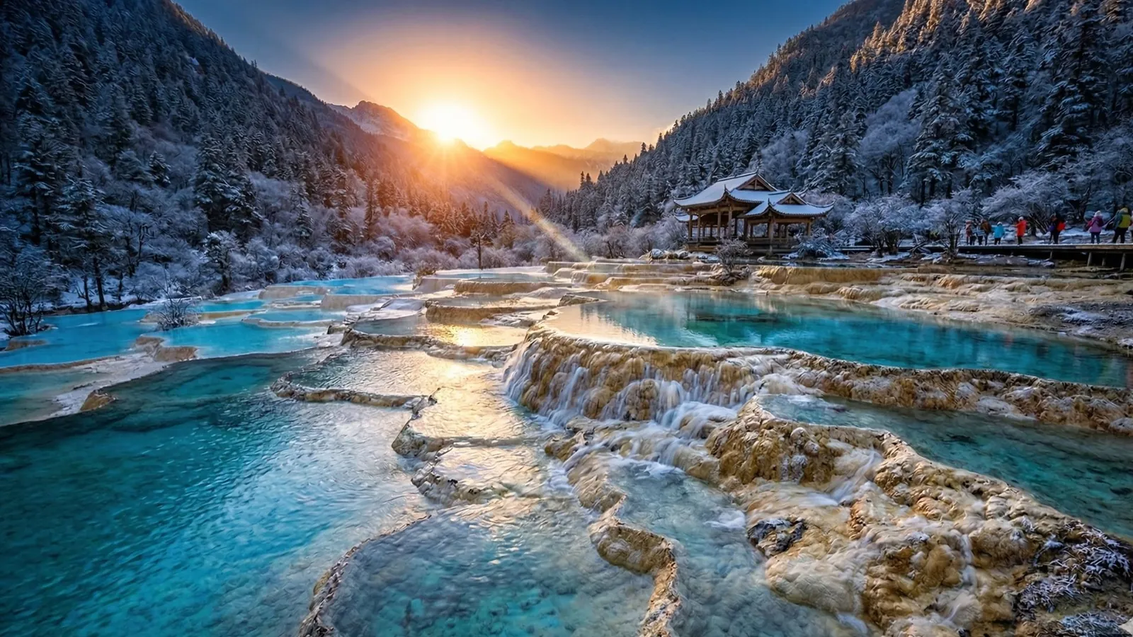Le piscine travertino multicolore del Parco Nazionale di Huanglong