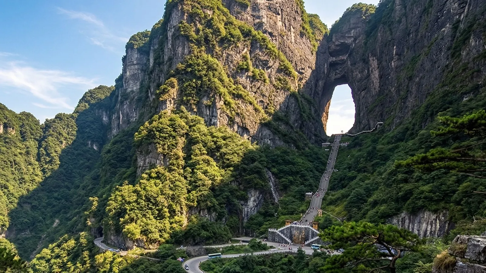 La Porta del Paradiso, l'arco naturale della Tianmen Mountain