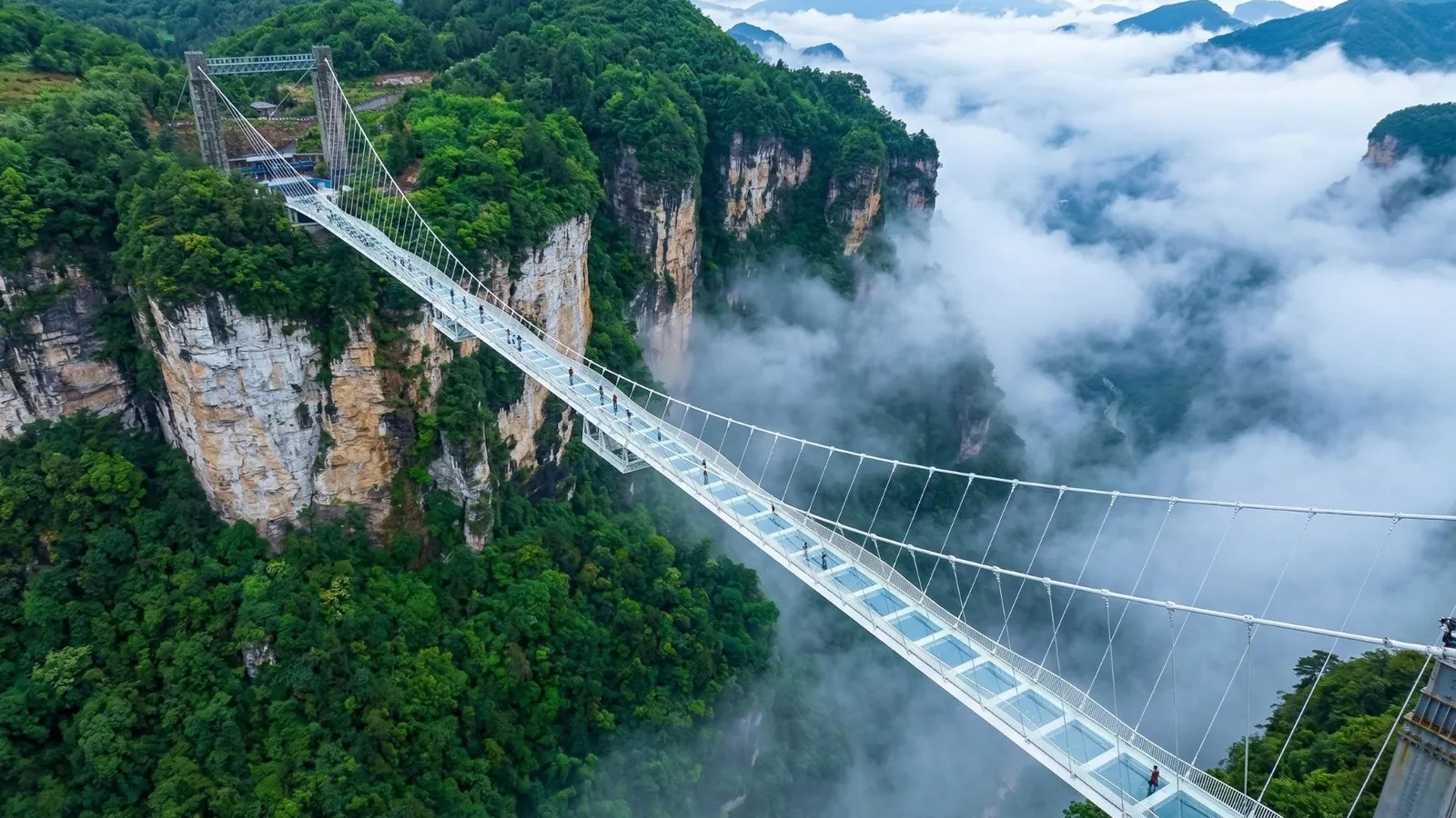 Il ponte di vetro sul Grand Canyon di Zhangjiajie